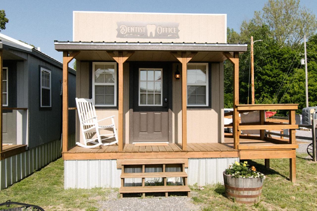 Hotel The Outpost Grand Rivers Exterior foto