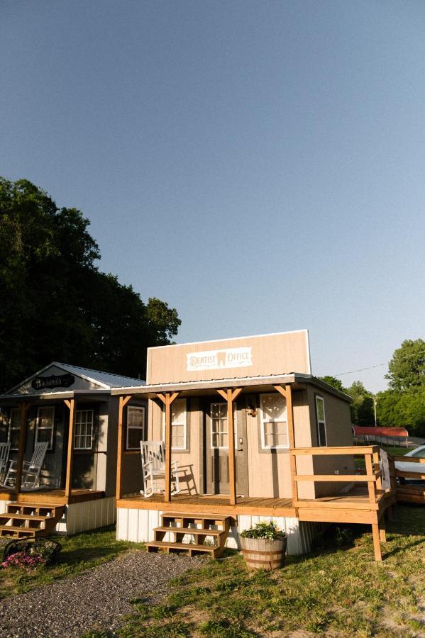 Hotel The Outpost Grand Rivers Exterior foto